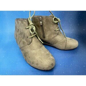 Dream Pairs Women’s Size 4 Tan/Beige Lace Up Faux Suede Wedge Heel Ankle Booties
